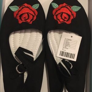 NWT Mary Janes with adorable rose 🌹 appliqué